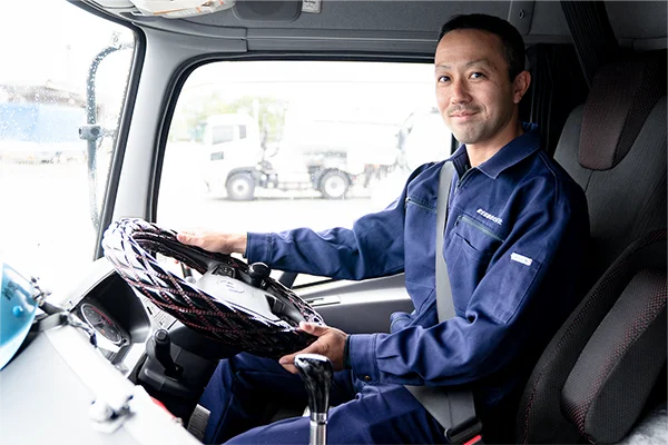 社員インタビュー：化成品輸送ドライバーSさん