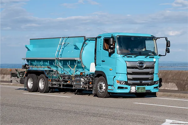 事業内容：化成品輸送